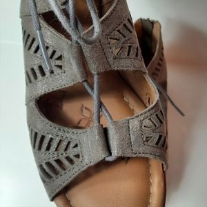 Comfortiva Sandals Shoes Pillowtop Faux Suede Open Toe Lace Up Gray Size 7.5N